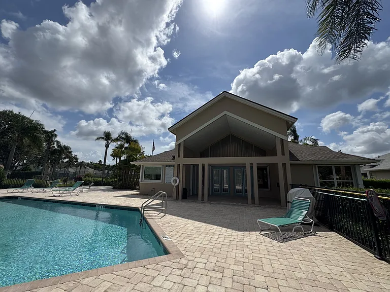 463 Bermuda Isles Cres — Photo 25