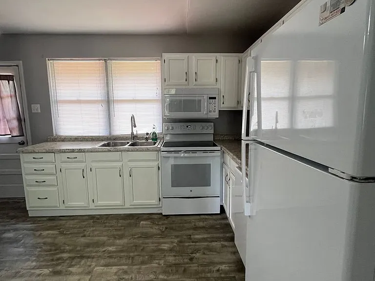 4200 Shirley Dr — Photo 4