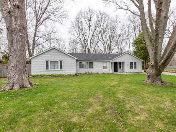 38054 N North Shore Ave, Beach Park, IL 60087