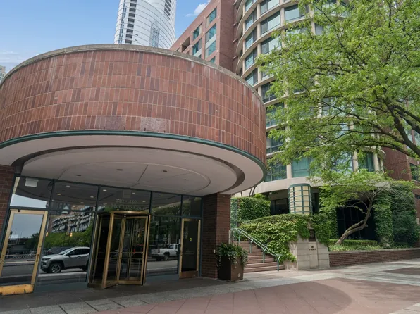 480 N McClurg Ct APT 413, Chicago, IL 60611