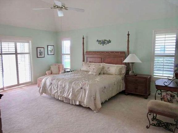 Master bedroom King Bed