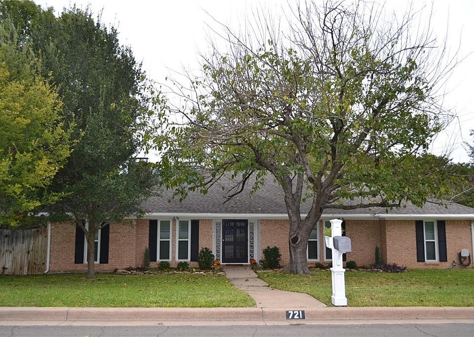 1st image of 721 Clarence Dr