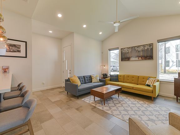 3rd image of 128 Kearney St