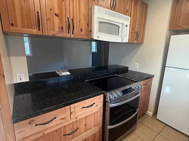 2261 Old Mill Rd — Photo 4