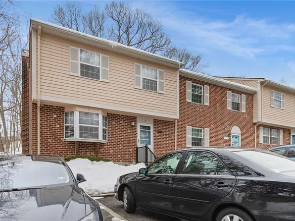 6 Governors Hl Unit 6, West Warwick, RI 02893