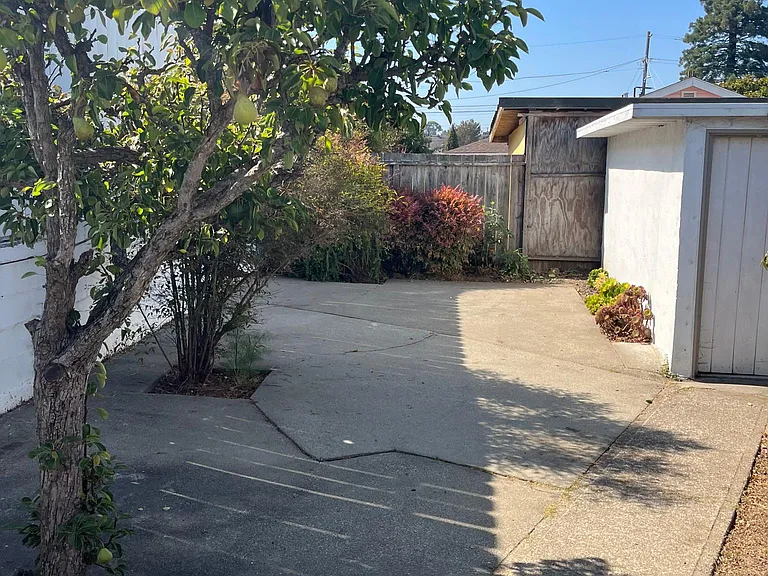 6258 Cypress Ave — Photo 12