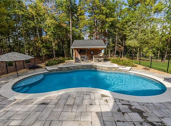 4th image of 7945 Buena Vista Dr