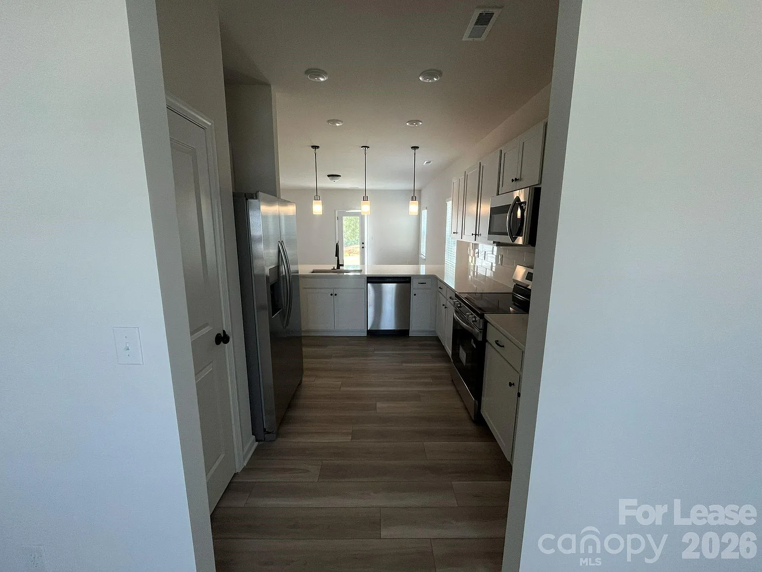 3 bed, 2.5 bath, $2,000 — Photo 2