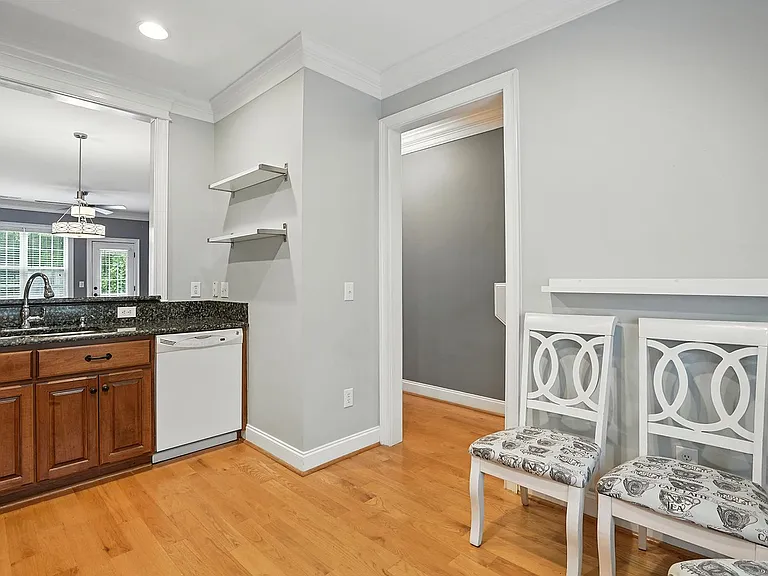104 W Savannah Ridge Rd — Photo 10