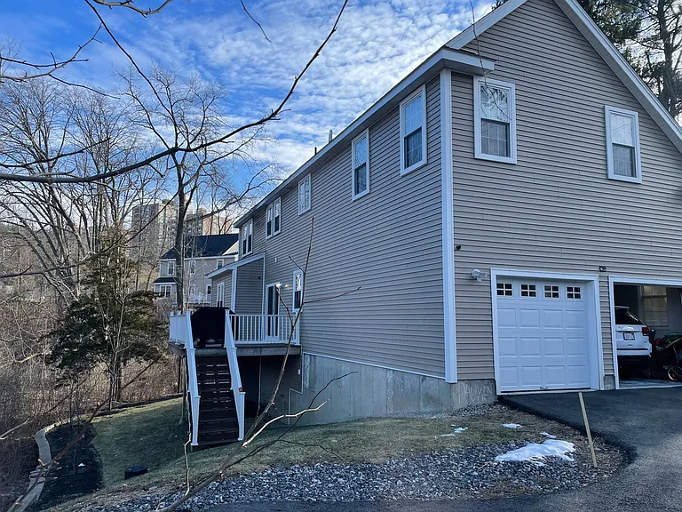 21 Pleasant St — Photo 3