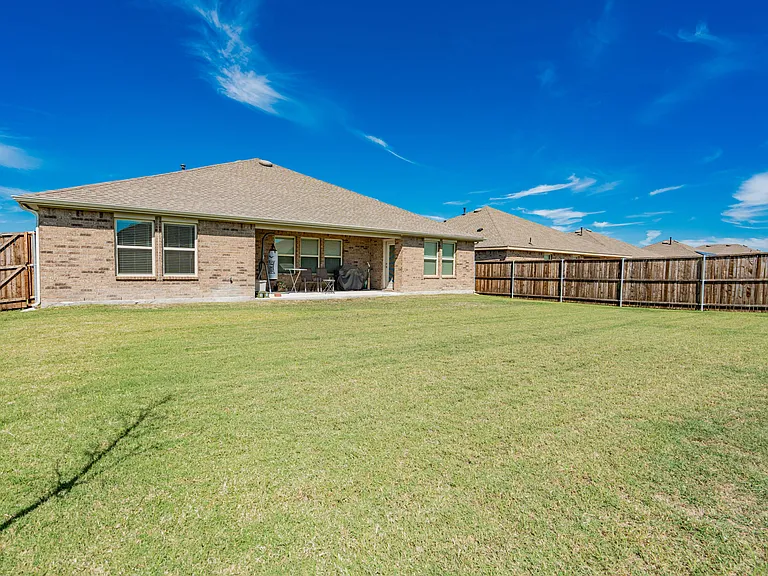 555 Delaware Rd — Photo 33