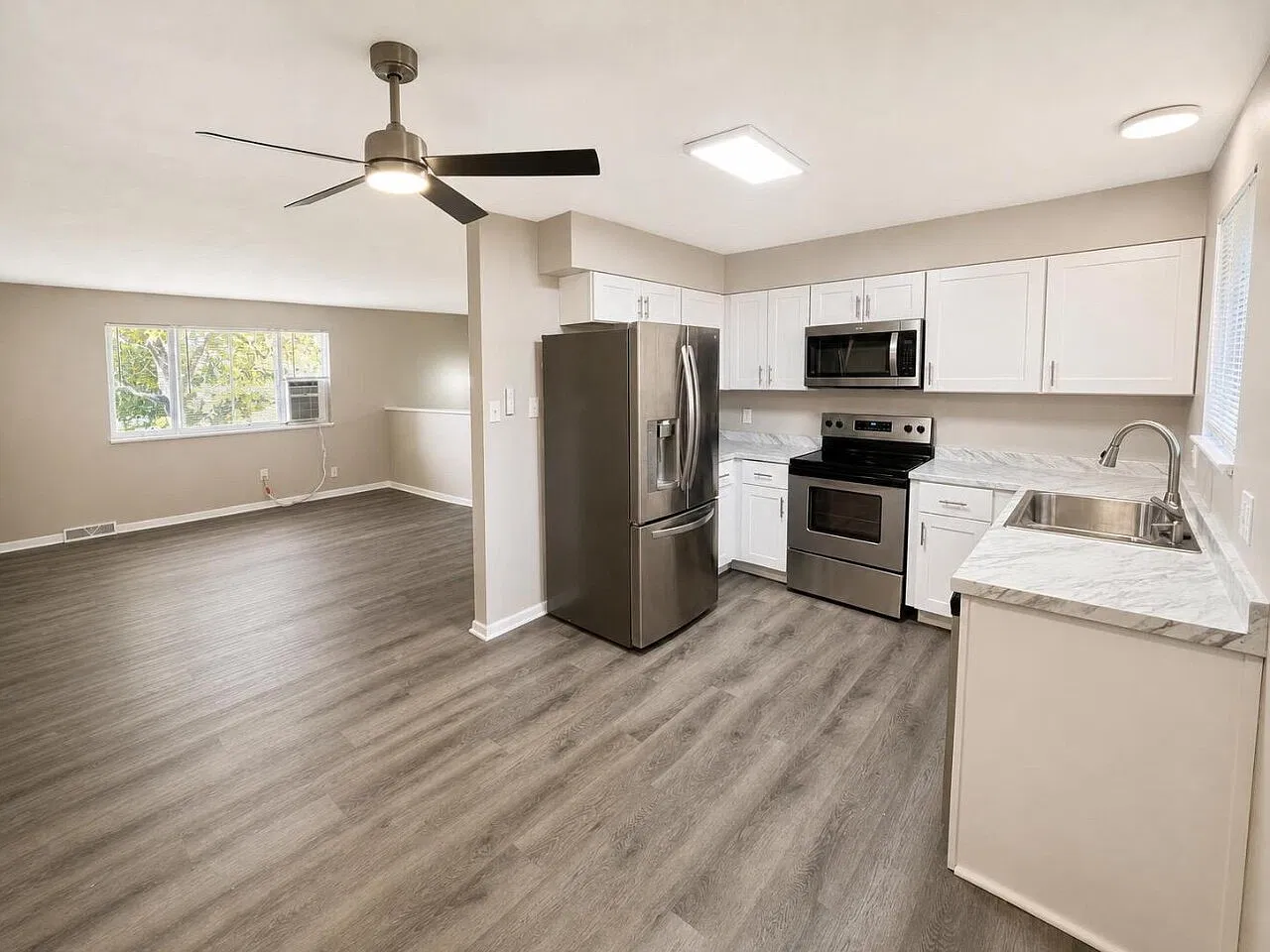 4 bed, 2.0 bath, 1978 sqft, $2,575 — Photo 4