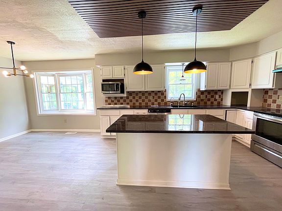 3rd image of 7265 Davis Rd