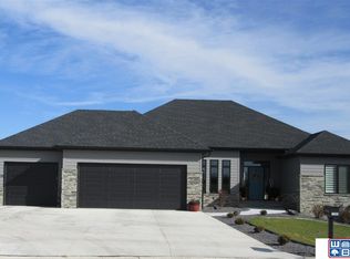 1208 Doyle Ln, Beatrice, NE 68310