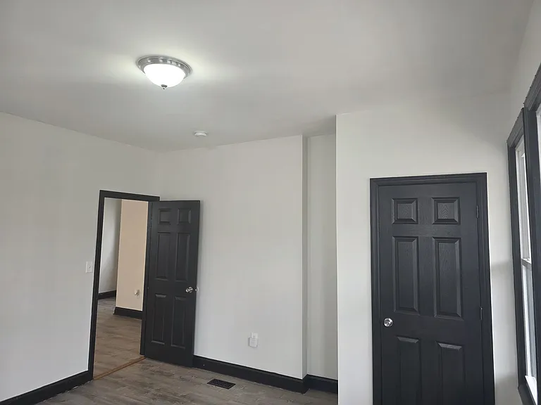653 S 20th St #1 — Photo 10