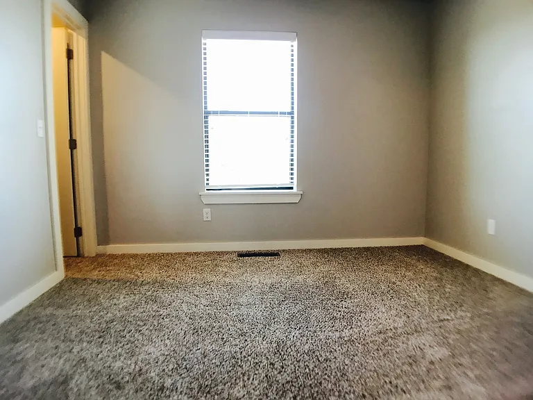 9301 N County Line Rd — Photo 10