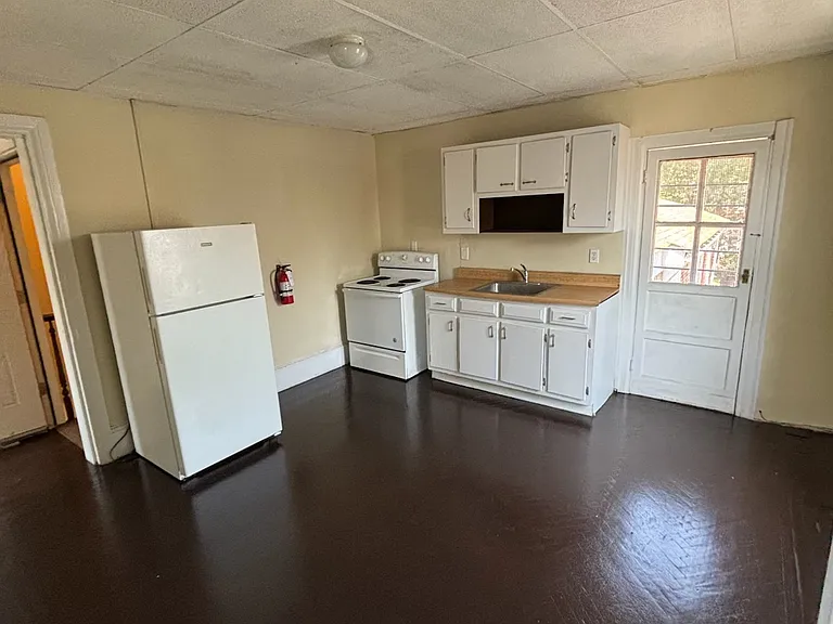 811 W Main St #5 — Photo 3