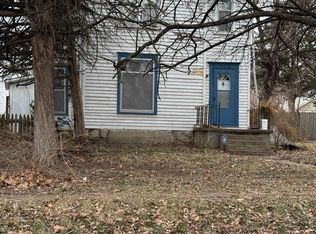 1185 SW Macvicar Ave, Topeka, KS 66604