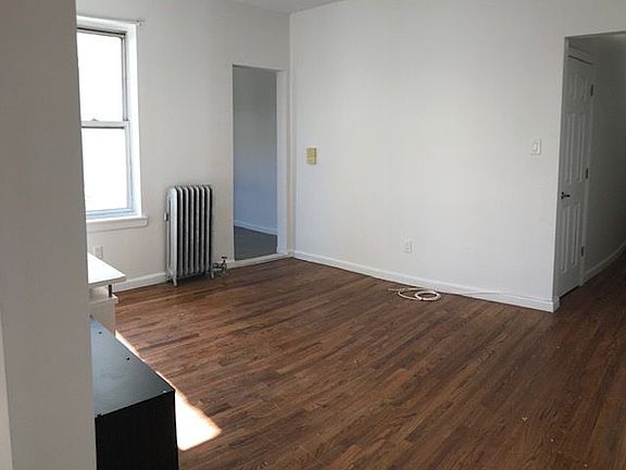 3rd image of 3547 34th St APT 1B