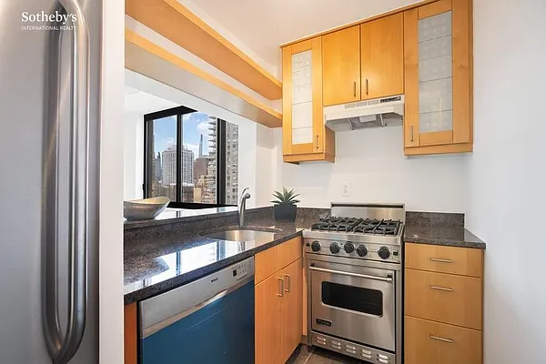 Sold by Sotheby's International Realty | media 6