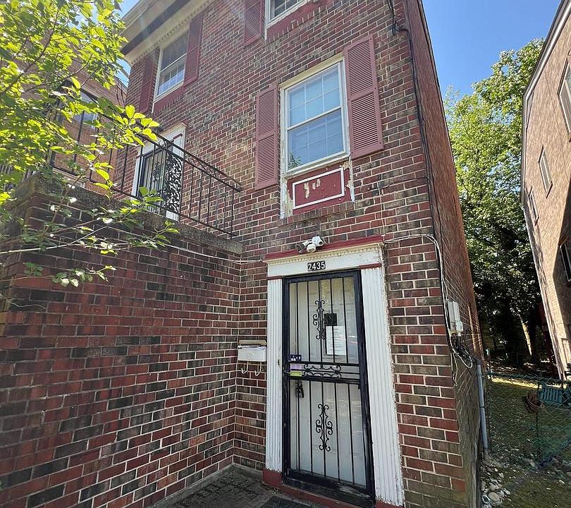 2nd image of 2435 Wagner St SE