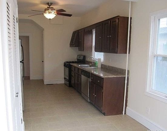 3rd image of 31 Clifford Pl #1