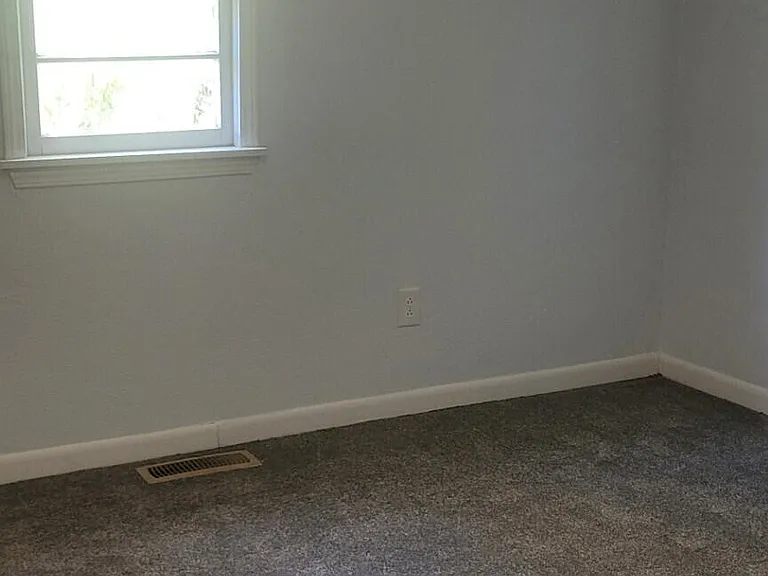 420 Perry St — Photo 4
