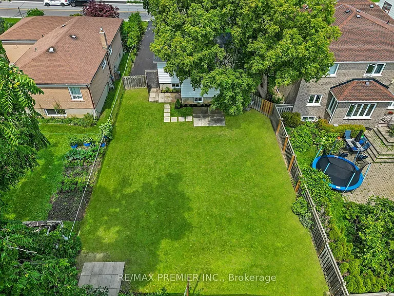 71 Clark Ave — Photo 4