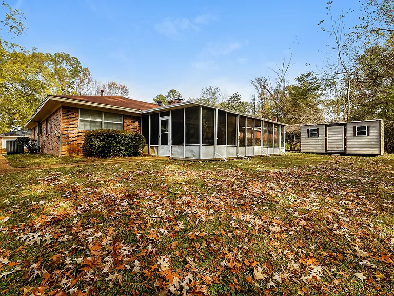 512 Crosskeys Dr — Photo 1