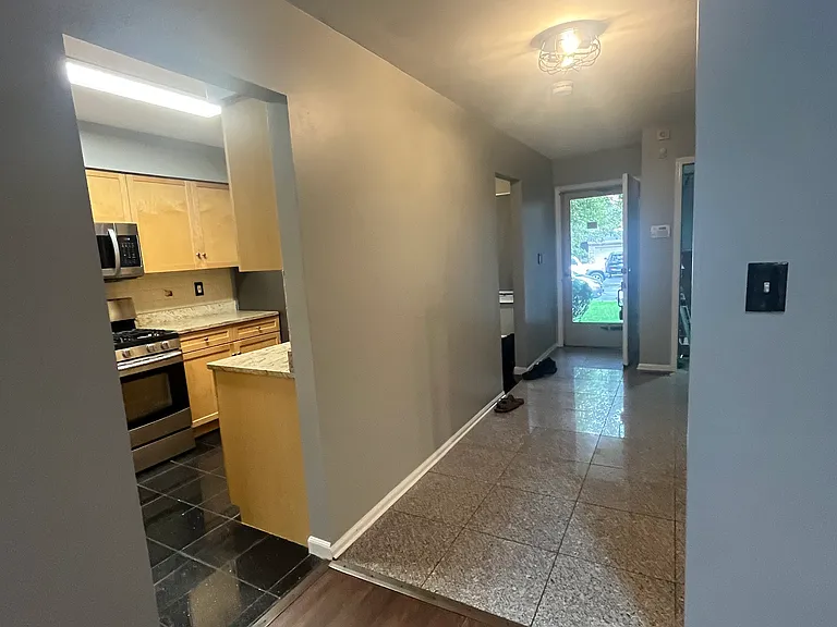 83 Bond St — Photo 20