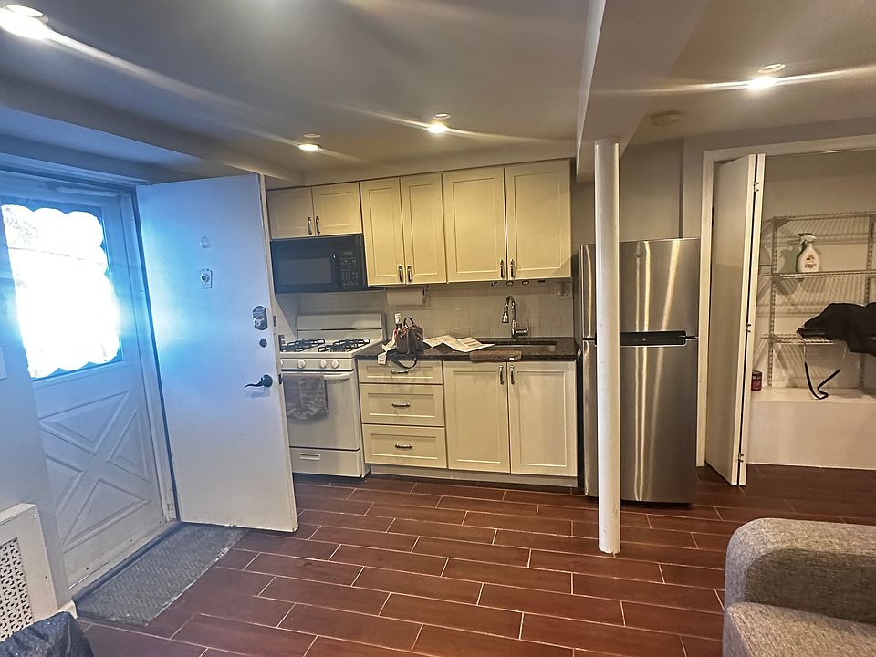 1st image of 1058 Victory Blvd Floor 1