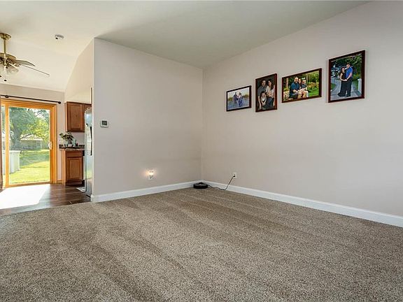 3rd image of 5669 Carolyn Dr