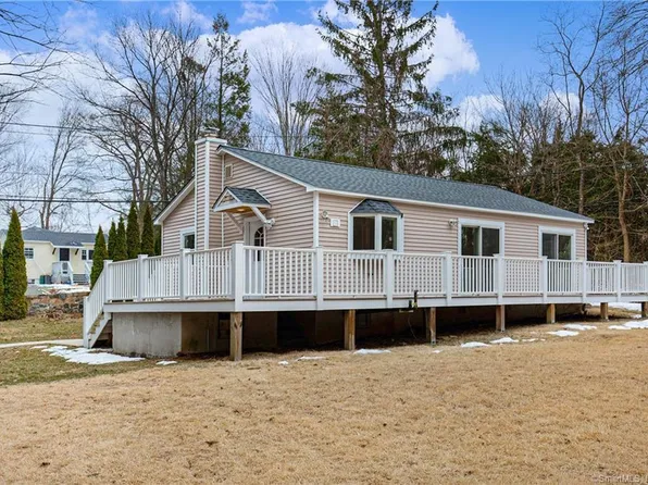 8 Candle Hill Road, New Fairfield, CT 06812