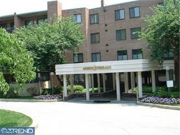 2nd image of 1655 Oakwood Dr #306