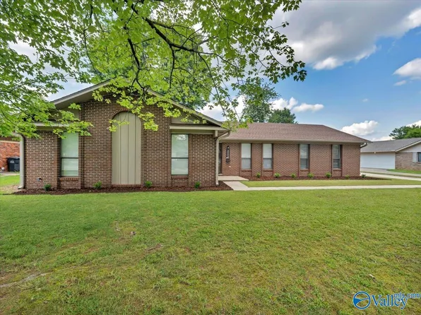 2114 Dundee Dr SW, Decatur, AL 35603