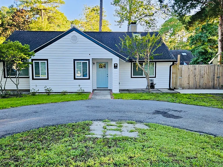 1126 Morning Glory Ct — Photo 2