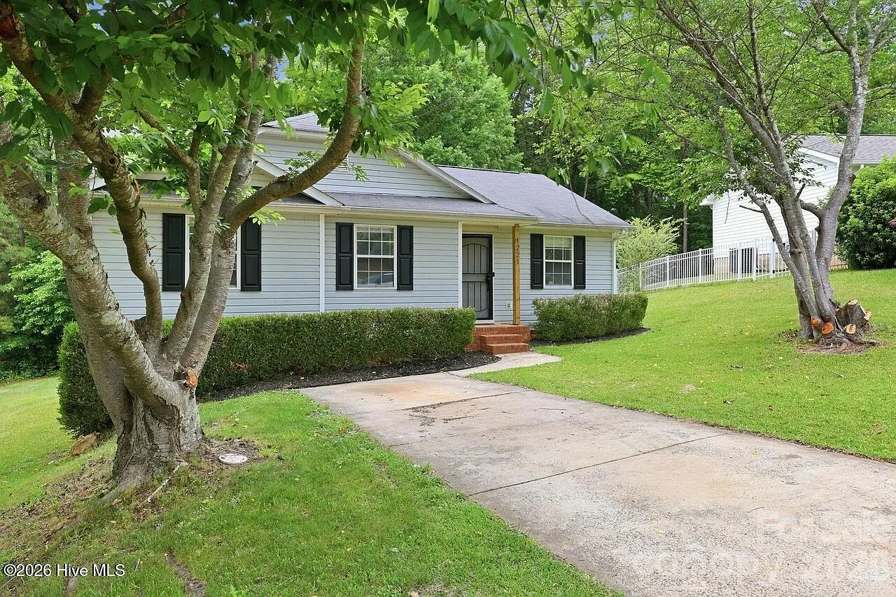 3 bed, 2.0 bath, $1,250 — Photo 1