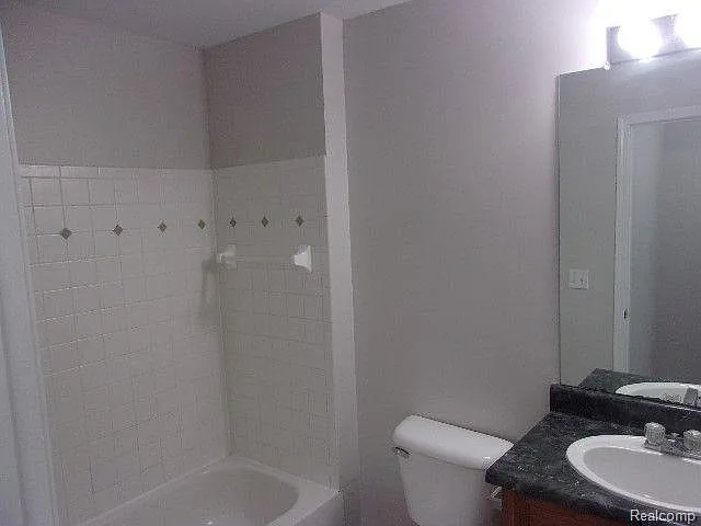 866 Amanda Ln — Photo 11