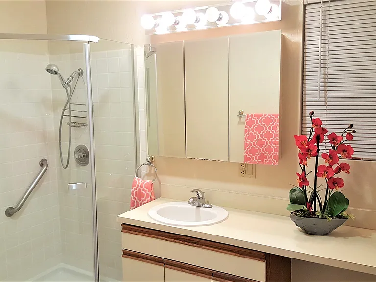 204 W Rosemary Ln — Photo 6