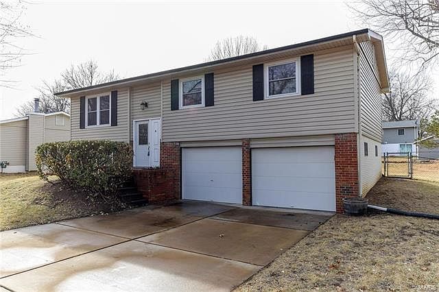 1st image of 1055 Arlington Dr
