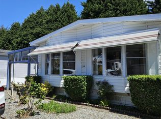 2062 King George Blvd #105, Surrey, BC V4A5A2