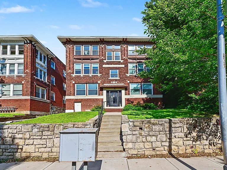 4220 Harrison St — Photo 11