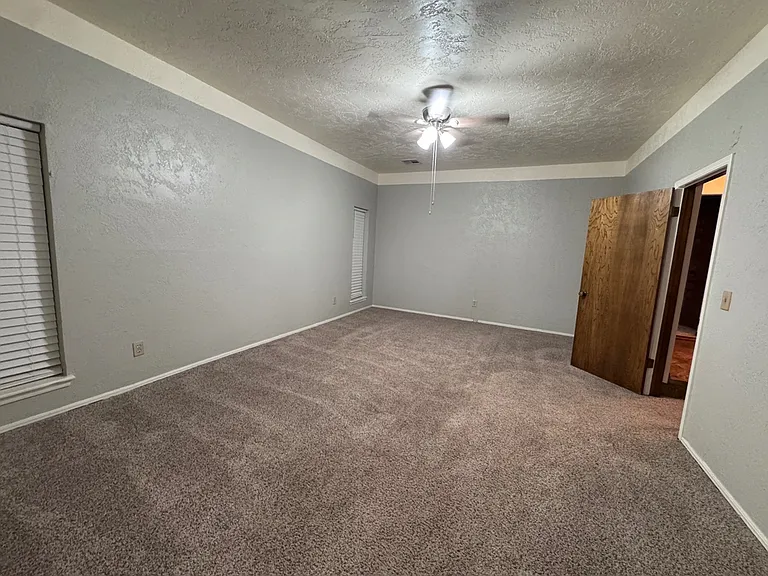 3812 NE 142nd Cir — Photo 15