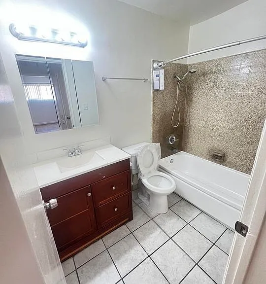 1815 N. Serrano Avenue, — Photo 7