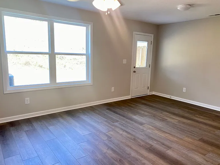 943 Center Rd — Photo 6