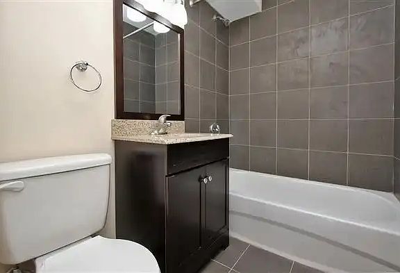 4th image of 118 Bloor St W #5