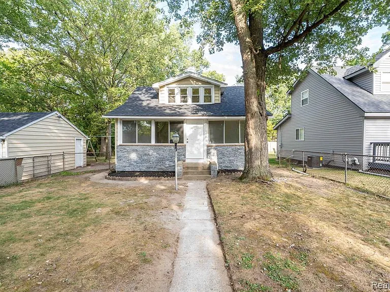 23248 Helen St — Photo 34