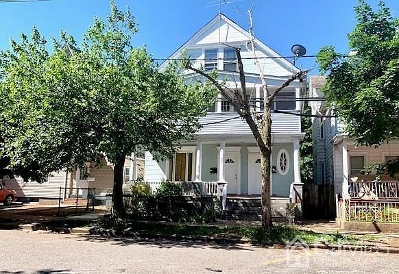 2nd image of 222 Baldwin St