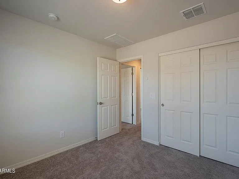 809 W Raymond St — Photo 14
