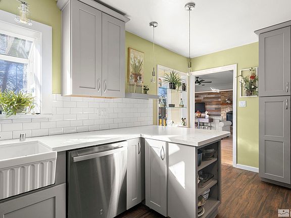 4th image of 1524 Gardner St